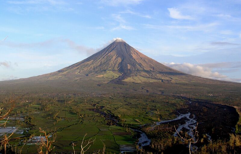 10 Famous Mountains In The Philippines 2022   Mayon 